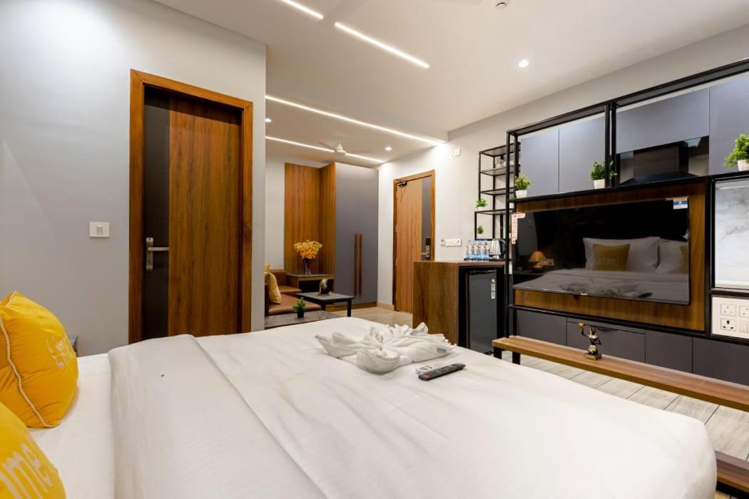 Hotel Imperial Stayz Sector 51 Gurgaon Exterior foto
