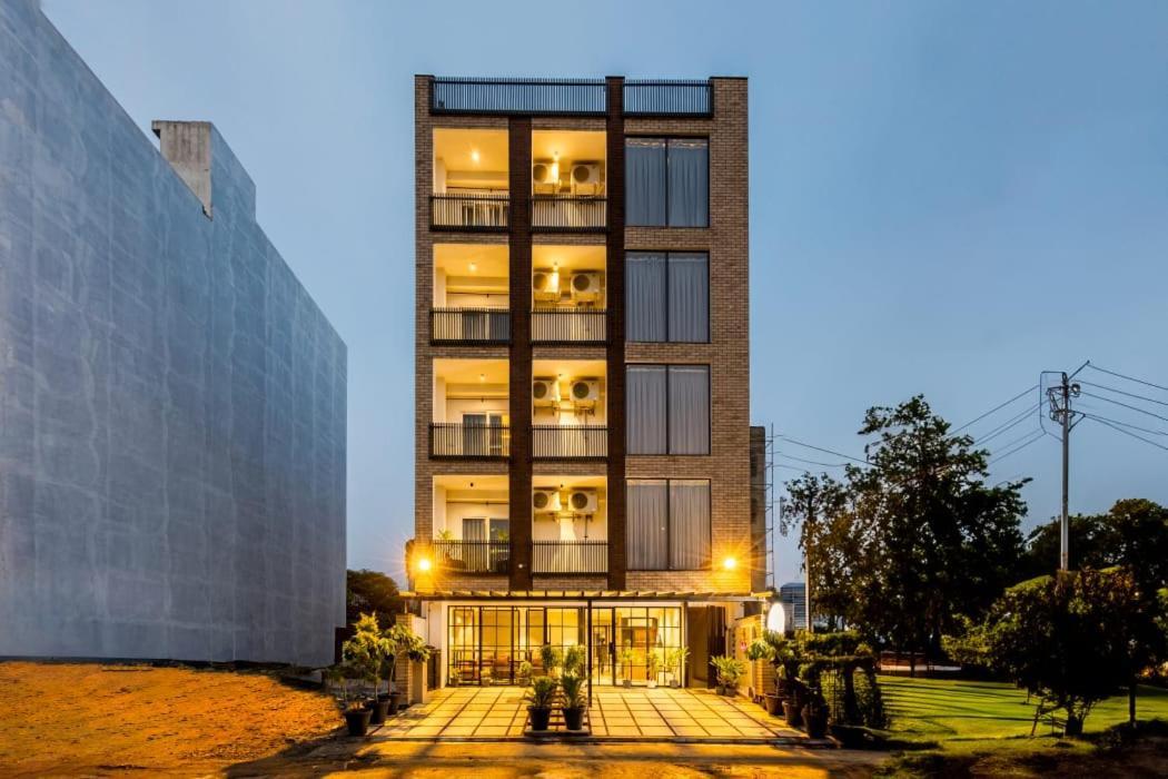 Hotel Imperial Stayz Sector 51 Gurgaon Exterior foto